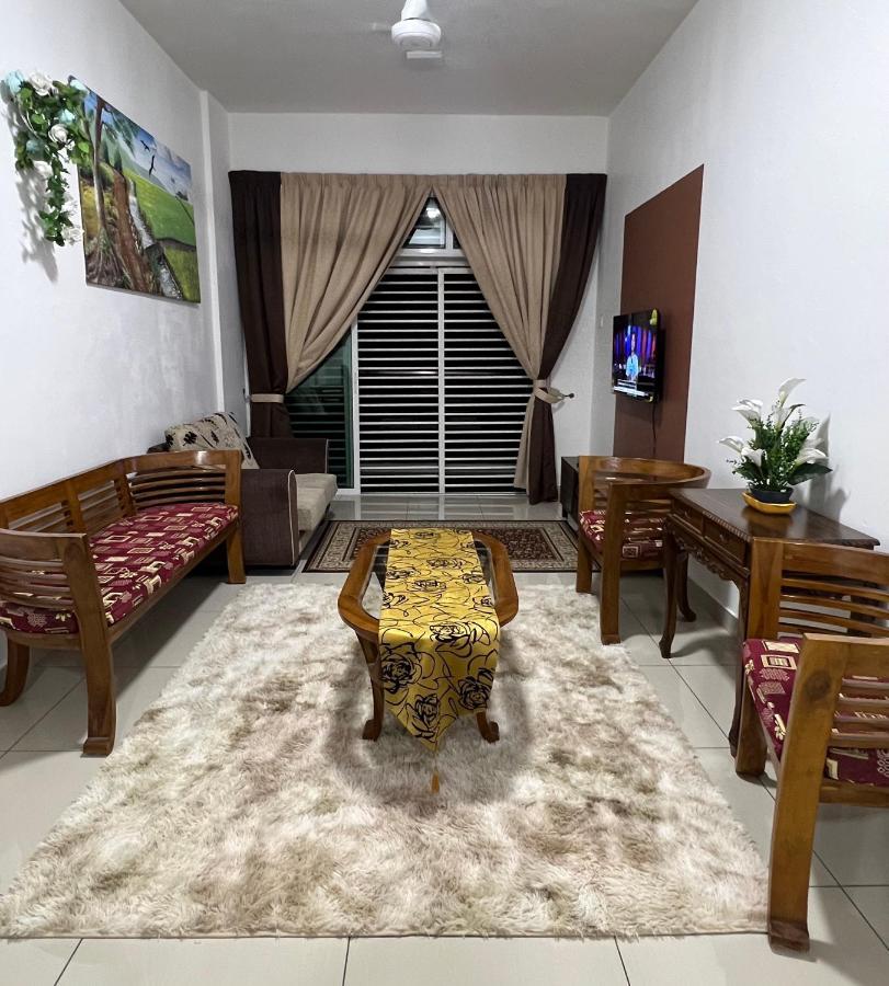 Ilsham Guest House @ Seroja Hills Bbst Sepang Esterno foto