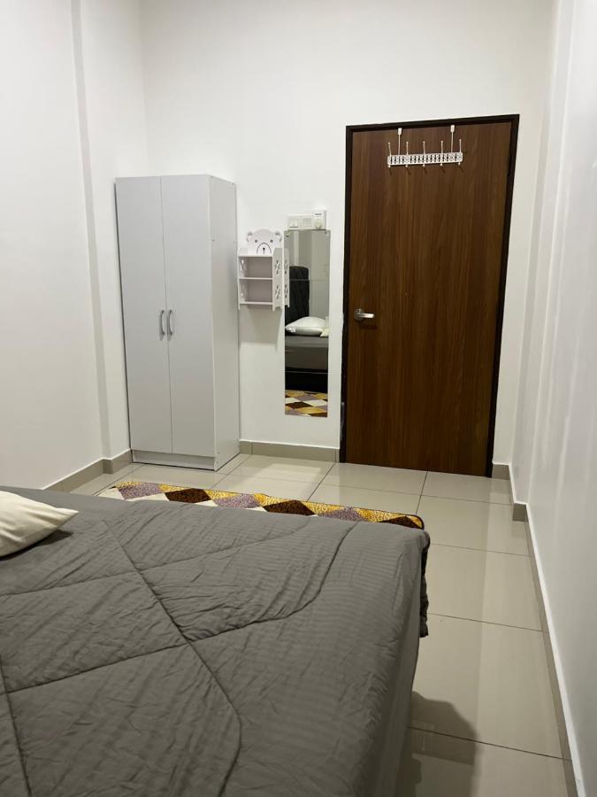 Ilsham Guest House @ Seroja Hills Bbst Sepang Esterno foto