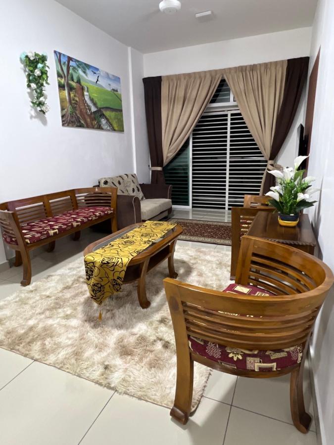 Ilsham Guest House @ Seroja Hills Bbst Sepang Esterno foto