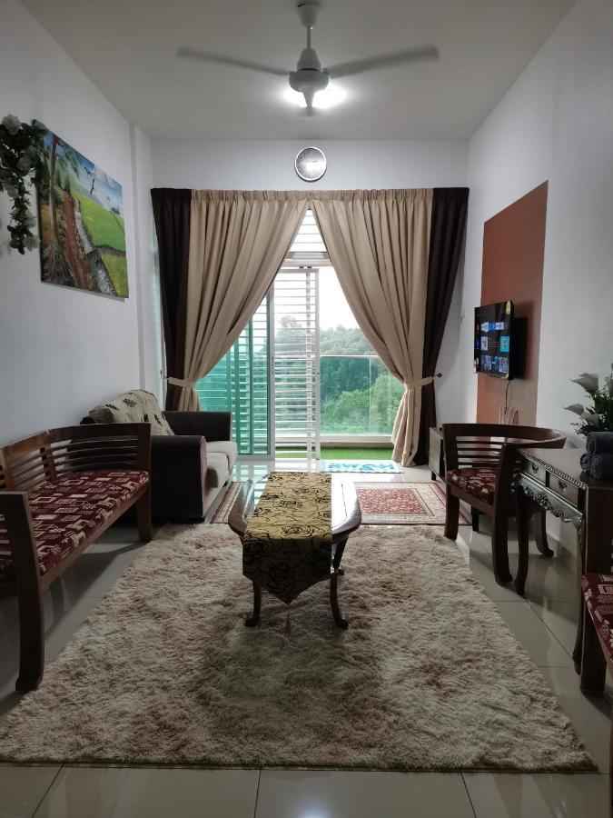 Ilsham Guest House @ Seroja Hills Bbst Sepang Esterno foto
